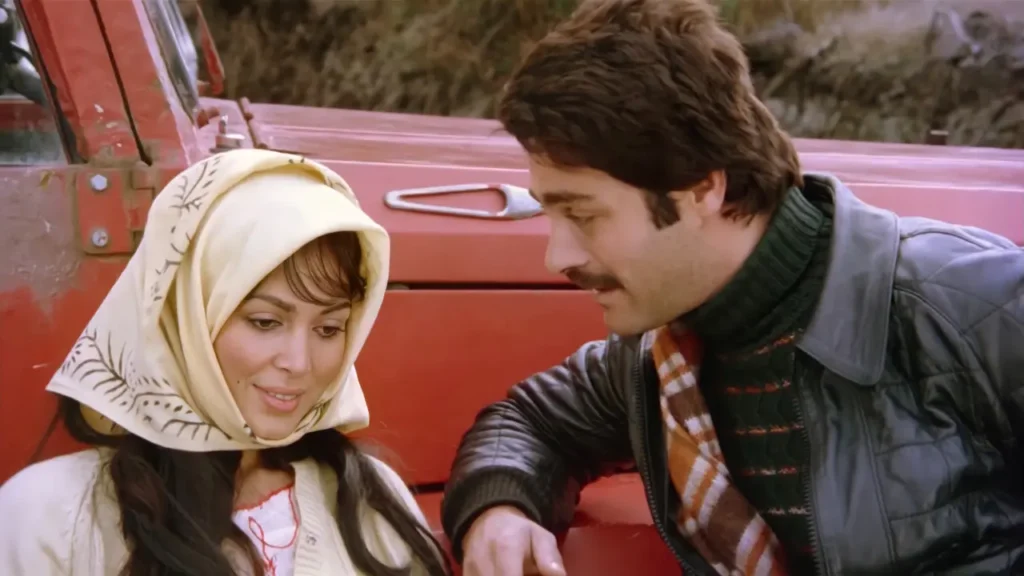 فتاة الوشاح الأحمر (The Girl with the Red Scarf) – 1977